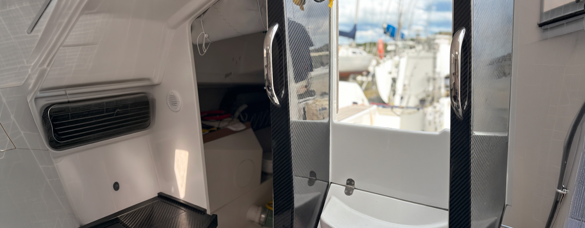 Interni in fibra di carbonio per barca da competizione sviluppati da Moitech: riduzione del peso superiore al 60%. - 1