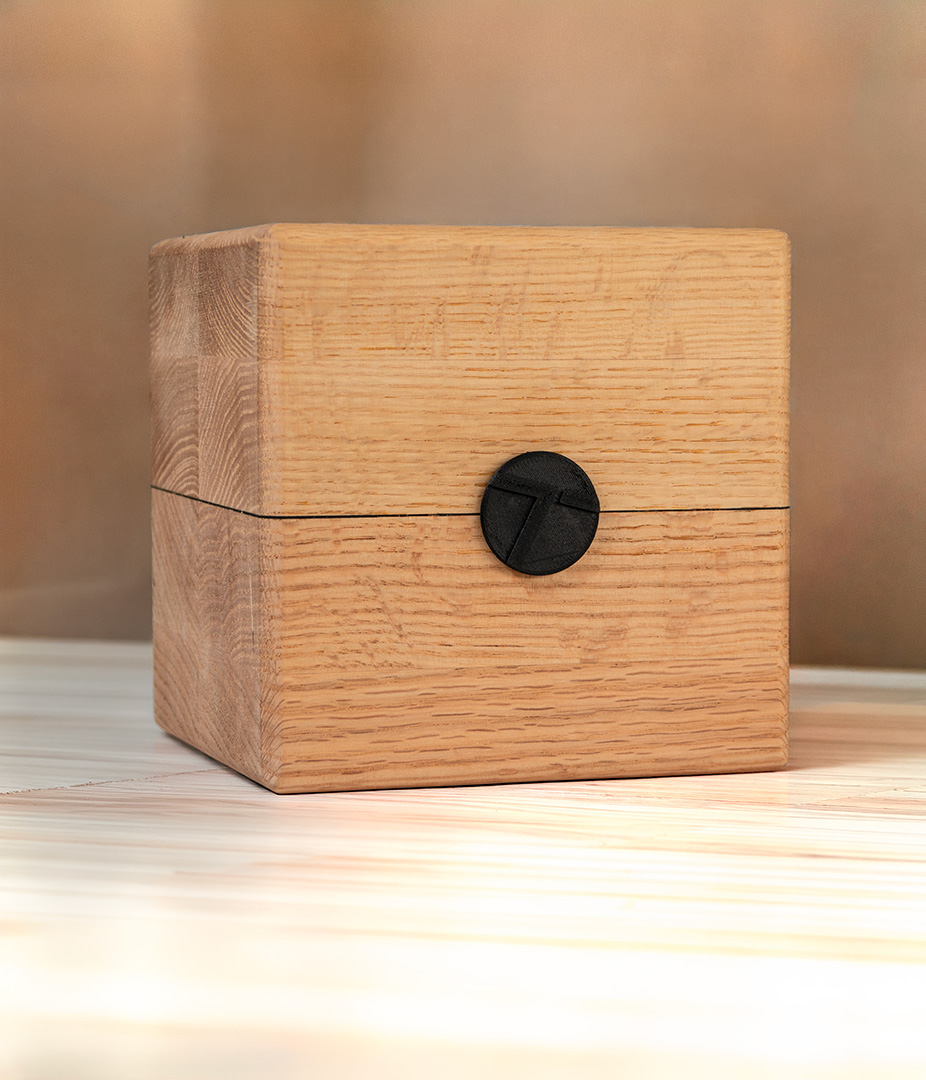 Armour component by Moitech combining carbon fiber and wood for custom nautical design - 12